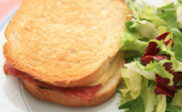 croque-monsieur et salade